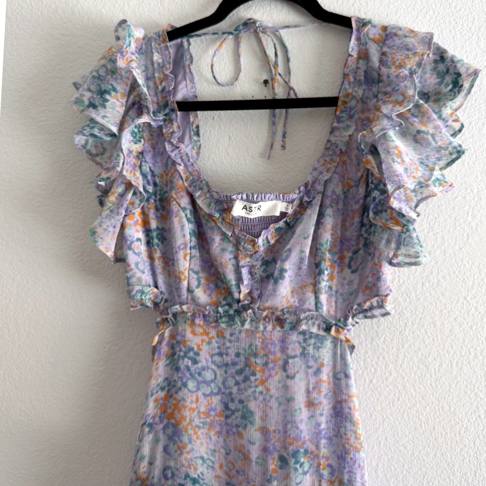 ASTR The Label Mable Floral Tiered Cutout Chiffon Maxi Dress Lavender Small - Picture 4 of 9